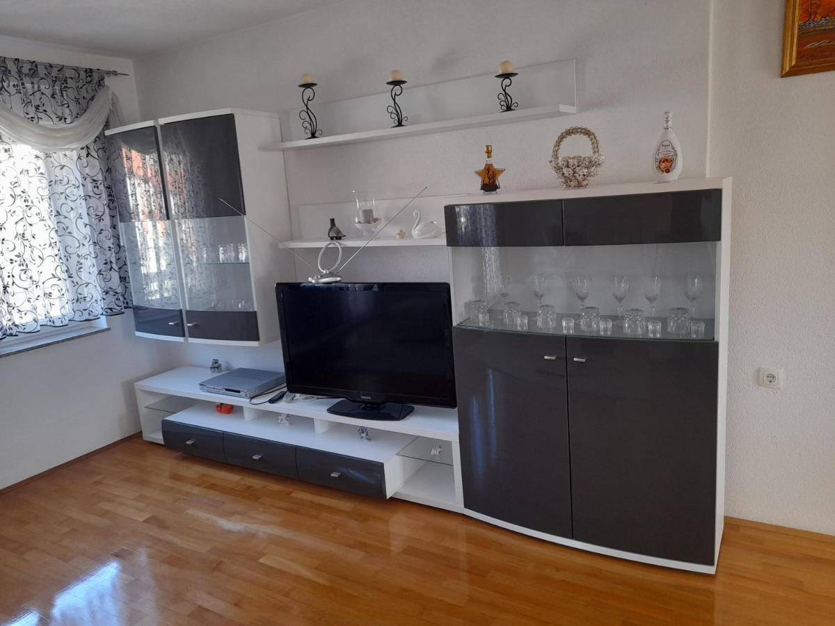 Apartman Zoran Livno Exteriör bild
