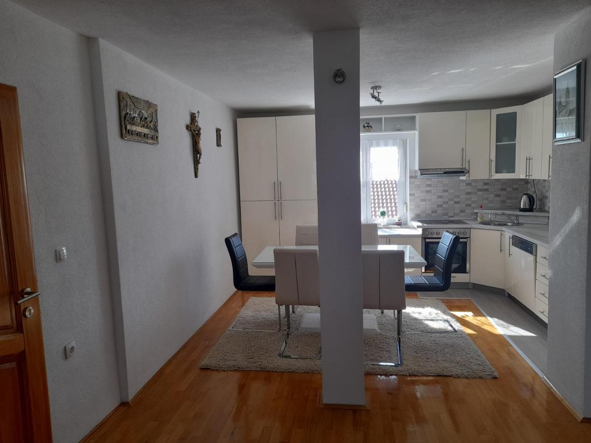 Apartman Zoran Livno Exteriör bild